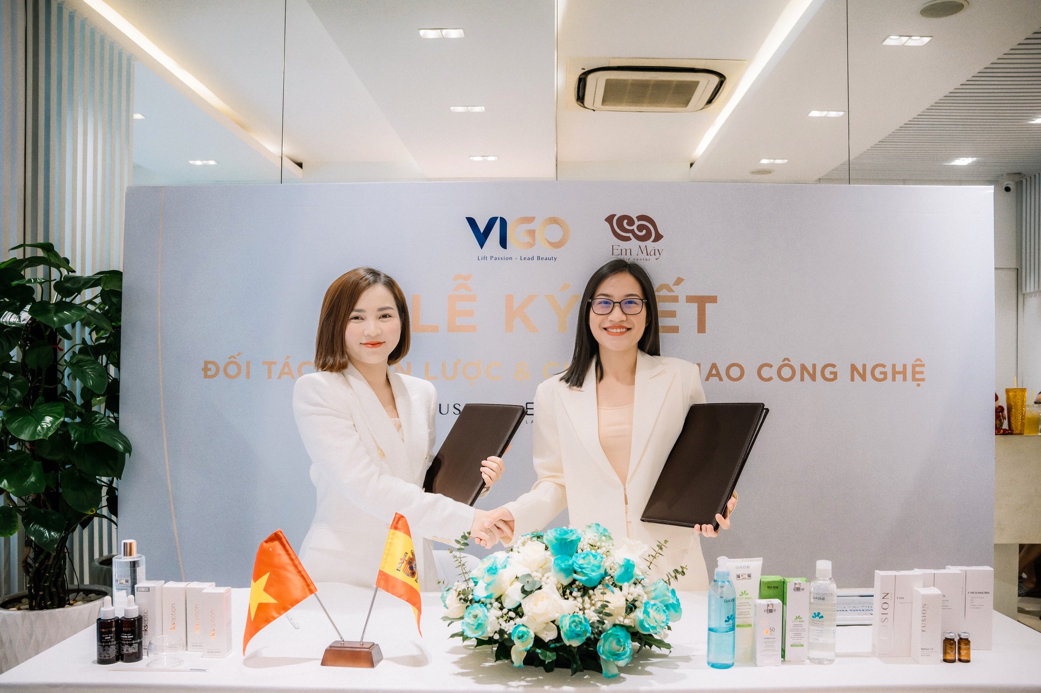 vigo hợp tác em mây skin center