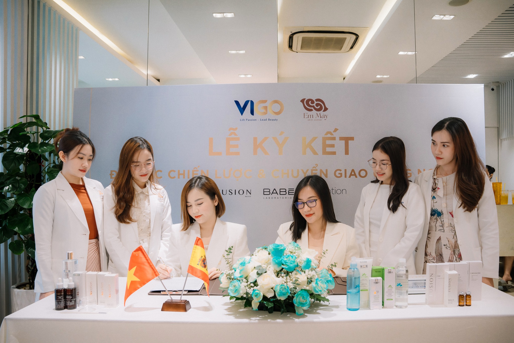 vigo hợp tác em mây skin center